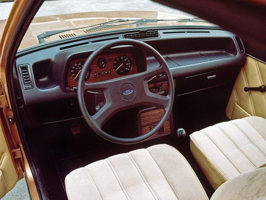 Интерьер Ford Fiesta 1976 года  (фото 22 из 25)